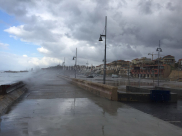 صور وفيديو لمدينتي يافا والرملة وسط الأجواء العاصفة والماطرة 